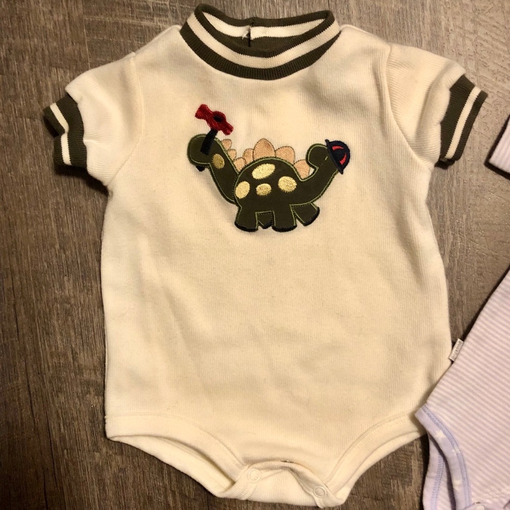 Newborn-3 month’s onesies. Cuddle Bear and kushies